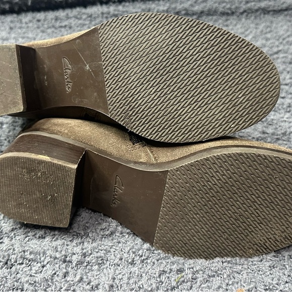 Clark's women's ankle suede booties size 6 - Picture 6 of 6